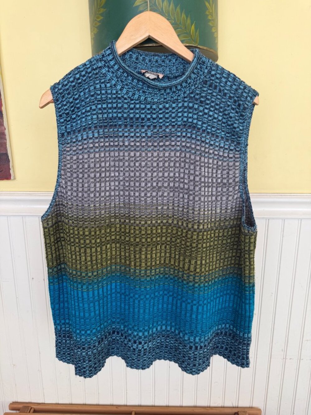 plus size vintage 2X Sleeveless Knit Top By M.K.M. Designs With Blue Gray & Gree